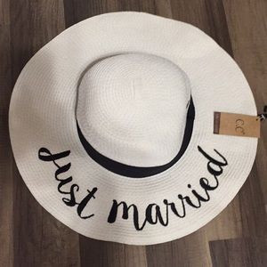 Just Married. Sun hat.